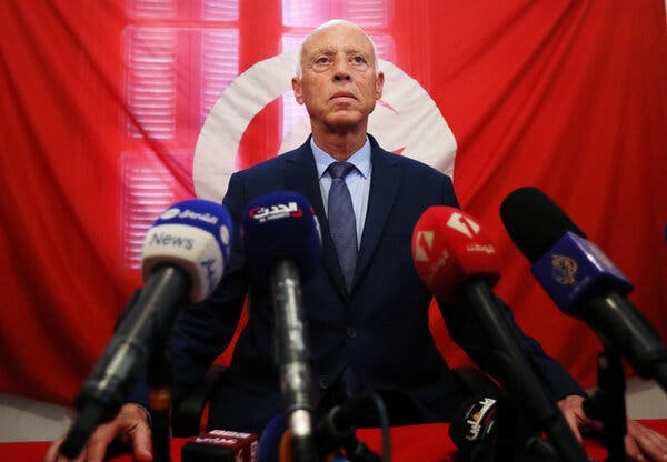 قهرمان پوپولیست یا عوام فریب: رئیس جمهور تونس کیست؟