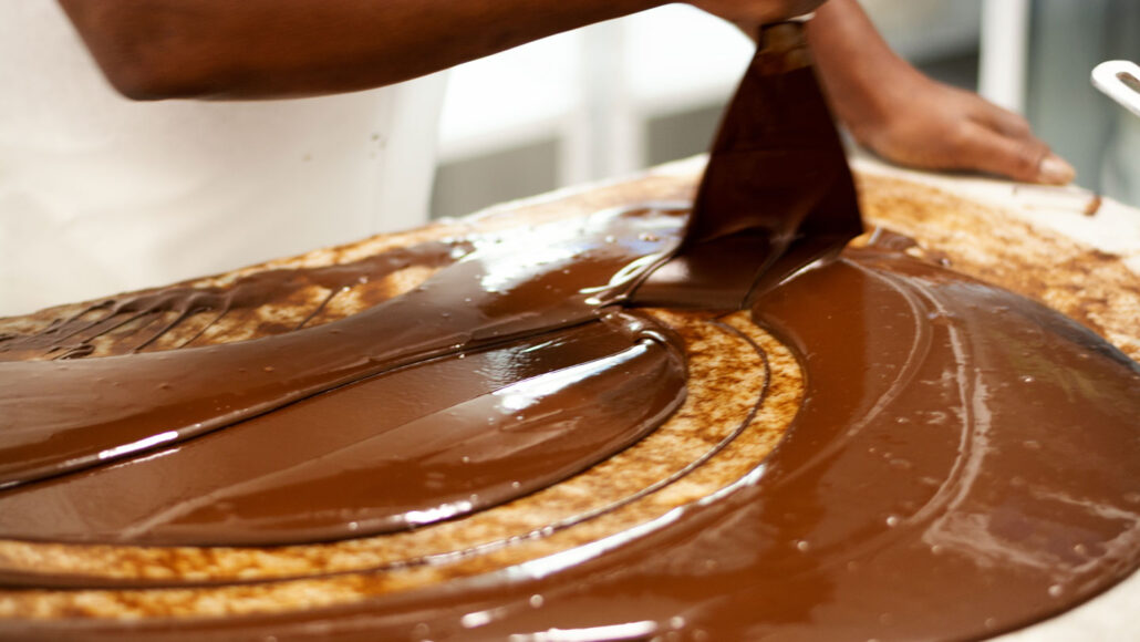مقدار کمی چربی اشباع شده می تواند شکلات تلخ را به یک نسیم تبدیل کند