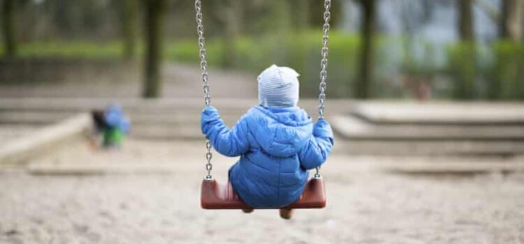 چگونه هزینه های مراقبت از کودکان در بریتانیا در برابر بهترین ها قرار می گیرد؟