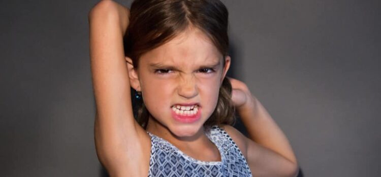 آیا کودک عصبانی شما عمداً نافرمان است یا از نظر احساسی دچار استرس شده است؟