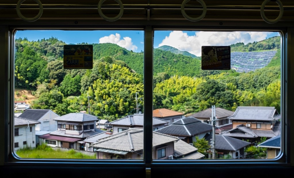 On a train to Koyasan, Japan. By Nuno Antunes via Unsplash. https://unsplash.com/photos/fOLT_LO2nsc