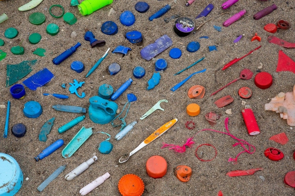 Plastic pollution in our oceans and on our beaches is nothing to be proud about. By Filmbetrachter (CC0) via Pixabay. https://pixabay.com/photos/pollution-plastic-plastic-waste-4110882/